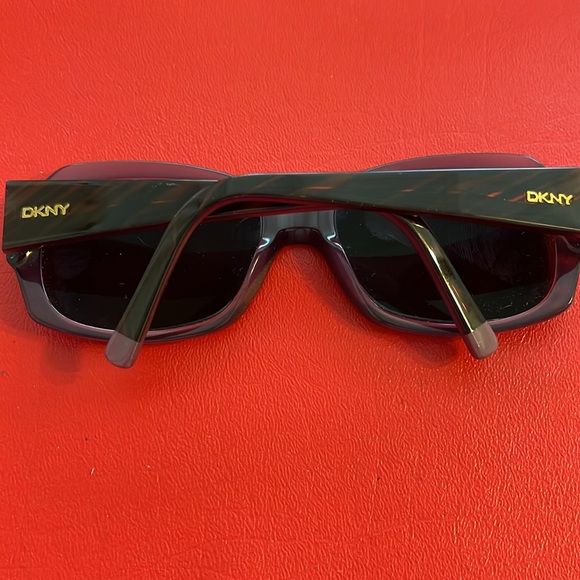 DKNY DY 4048 ACETATE SUNGLASSES 3424/13 STRIPED BROWN VIOLET 55-17-130 *